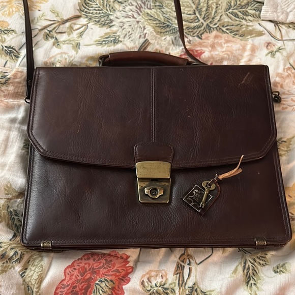 Sophisticated Brown soft Leather Briefcase with Gold Clasp key lock up valuables - Picture 1 of 16